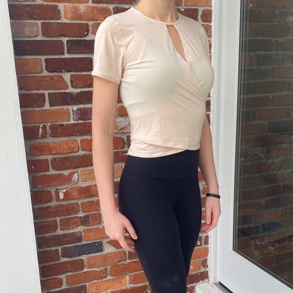 Lululemon Athletica Cream Short Sleeve Keyhole Top